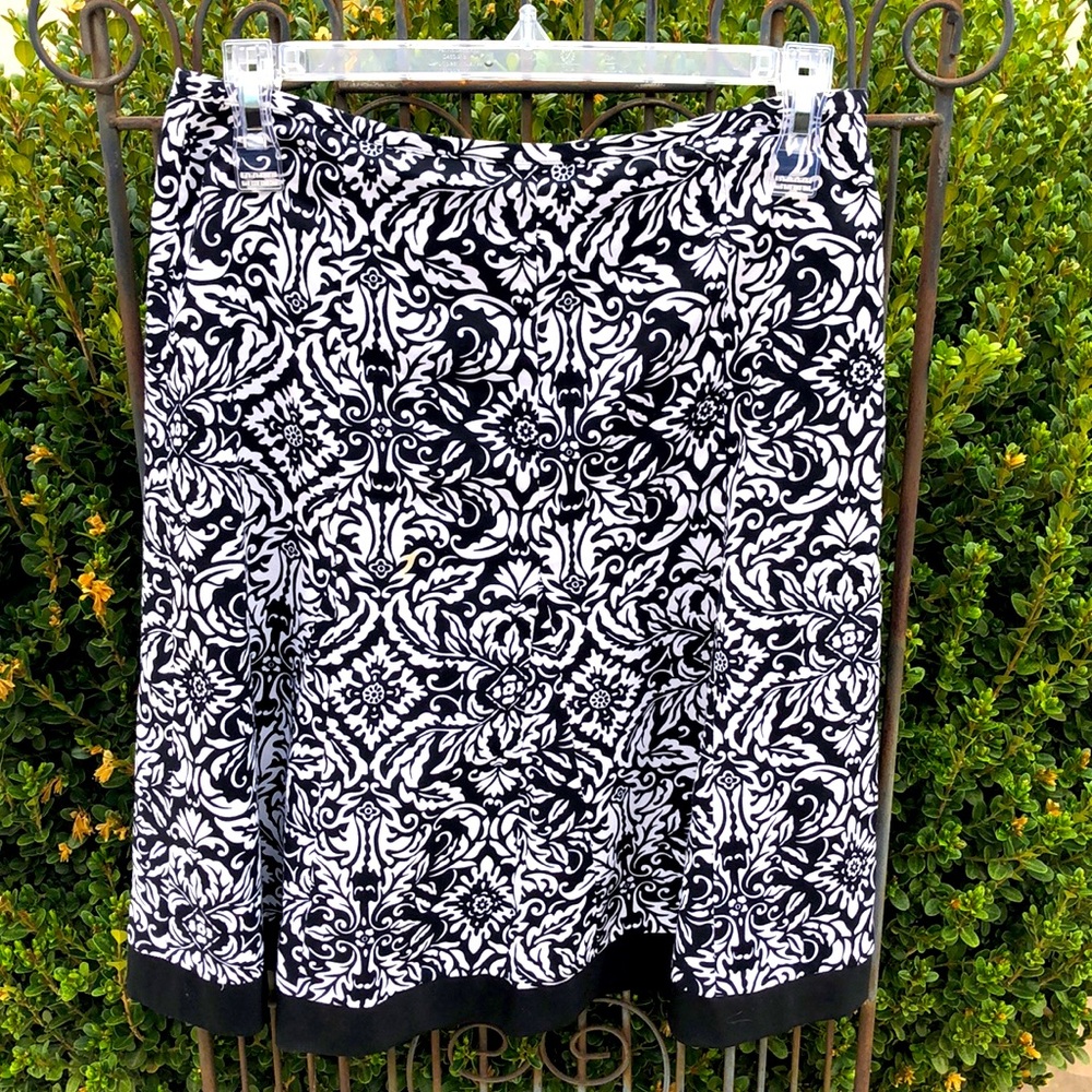 ANN TAYLOR black/white lined print skirt 2P